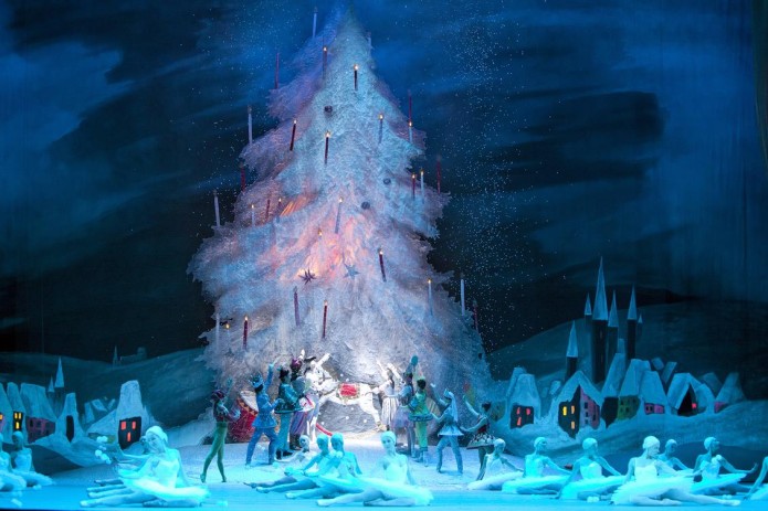 Сцена из спектакля