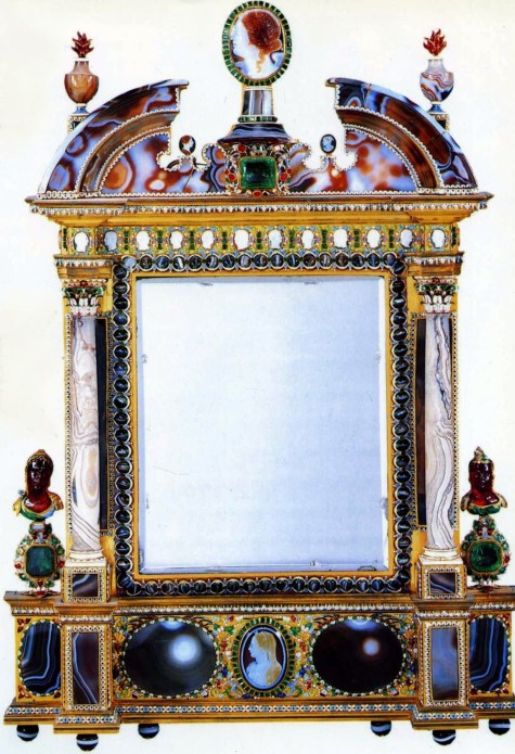 Одно из самых дорогих венецианских зеркал, принадлежавшее Марии Медичи