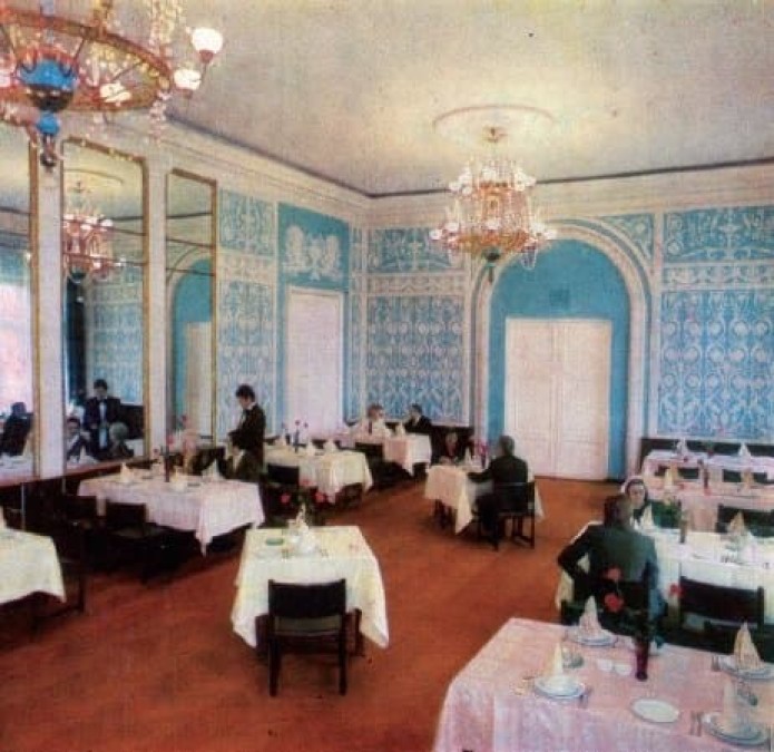 Бирюзовый зал ресторана Прага