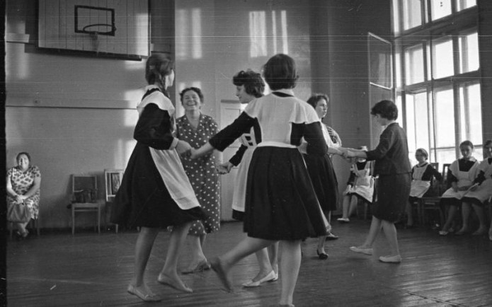 Всеволод Тарасевич - Выпускной вечер 8-х классов, из серии «Дневник учительницы»