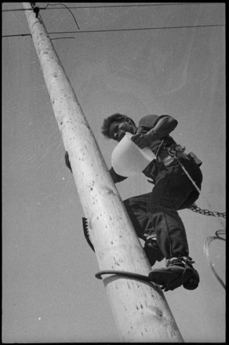 Александр Родченко - Установка освещения в Парке культуры, 1929