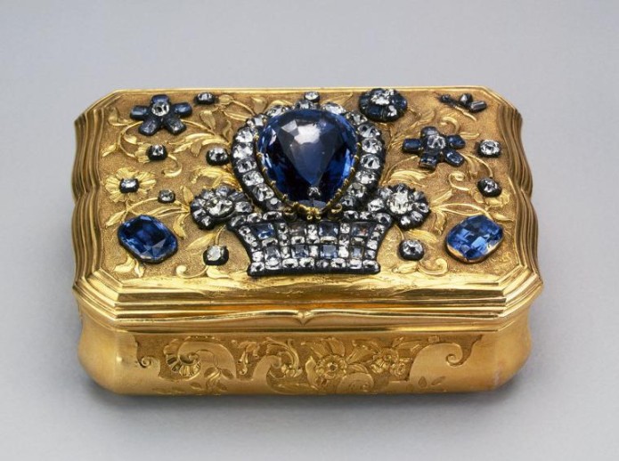 Табакерка в экспозиции Эрмитажа