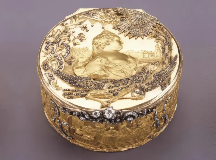 Табакерка в экспозиции Оружейной палаты
